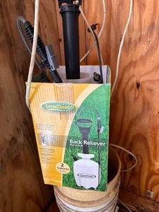 lot 254 image: Green Thumb 2-Gallon Pump Sprayer