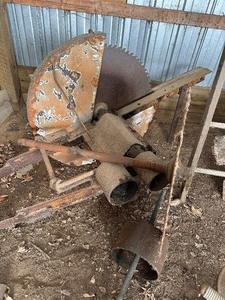 lot 262 image: Antique Log Saw
