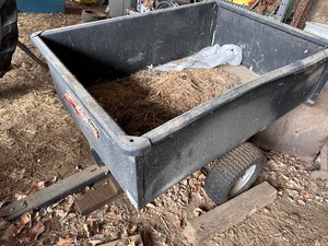 lot 266 image: Huskee Farm Trailer
