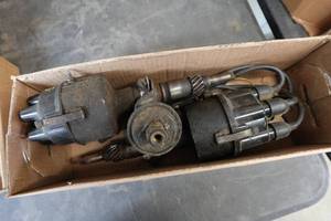 lot 113 image: 6 Cylinder Distributors and Caps