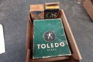 lot 128 image: Exhaust Valves and Guides for 1938-40 Chevrolet 6 Cylinder