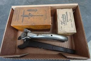 lot 134 image: Assorted Specialty Tools