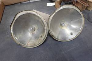lot 389 image: Headlight Buckets for 1937-38 Chevrolet