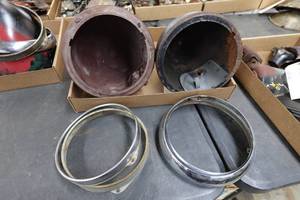 lot 386 image: Headlights for 1939-40 Chevrolet Truck