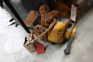 lot 435 image: Deco-Grand DE8 2.5HP Gas Motor