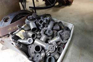 lot 427 image: Assorted Transmission Parts for 1939-46 Chevrolet Truck