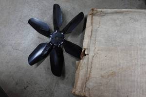 lot 425 image: NOS Fan for Chevrolet