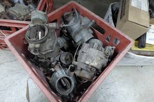 lot 423 image: Rochester 1 Bbl Carburetors