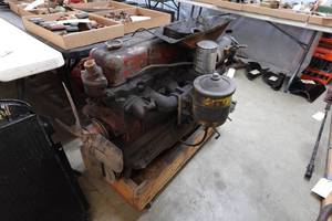 lot 378 image: 235 Cu In Inline 6-Cylinder Motor