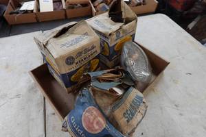 lot 368 image: 6-Volt Headlamps