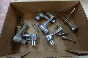 lot 363 image: Window Crank Knobs for 1939-46 Chevrolet Truck