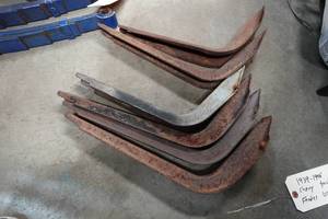 lot 348 image: Fender Braces for 1939-46 Chevrolet Truck