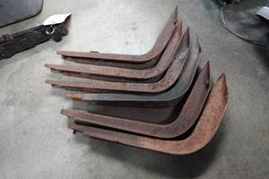 lot 350 image: Fender Braces for 1939-46 Chevrolet Truck