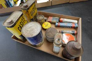 lot 311 image: Assorted Vintage Oil Cans