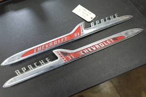 lot 309 image: Chevrolet Apache 31 Hood Badges