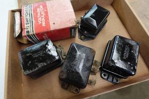 lot 283 image: Assorted Voltage Regulators