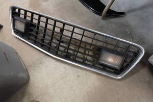 lot 326 image: Grille for Ford Mustang II