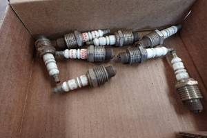 lot 214 image: Lectra Fuel Igniter Spark Plugs