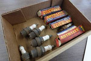 lot 213 image: Auto-Lite Spark Plugs