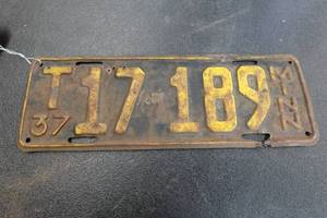 lot 201 image: 1937 Minnesota License Plate