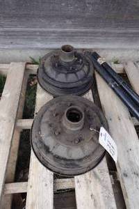 lot 480 image: Brake Drums for 1939-46 Chevrolet Truck