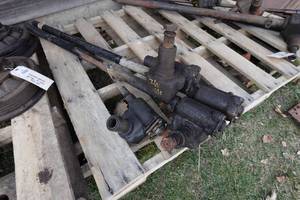lot 481 image: Steering Box for 1940 Chevrolet Truck