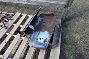 lot 527 image: Grille Support for 1939-40 Chevrolet Truck