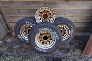 lot 528 image: Chevy 6-Bolt Wheels
