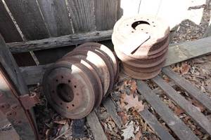 lot 538 image: Brake Drums for 1940s Chevrolet Truck