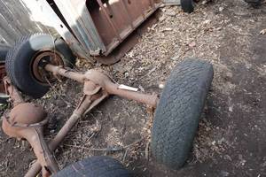 lot 535 image: Rear End for 1939-40 Chevrolet Truck