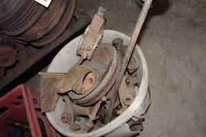 lot 443 image: Assorted Parts for 235 Cu In Motor