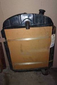 lot 458 image: Radiator for 1939-46 Chevrolet Truck