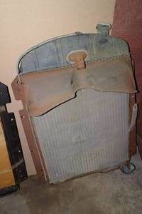 lot 459 image: Heavy Duty Radiator for 1939-46 Chevrolet Truck