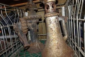 lot 506 image: 3 Cast Iron Jacks