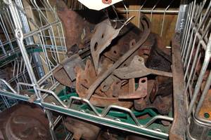 lot 510 image: Assorted Small Block Chevy Brackets