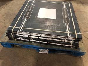 Lot of 7 boxes MSI Glacier Peak 32 in. x 32 in. Polished Porcelain Stone Look Floor and Wall Tile (14.22 sq. ft.Case)