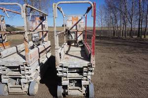 Sky Jack Model SJIII 3219 Scissors Lift