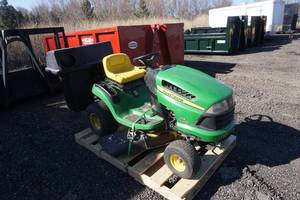 John Deer 100 Series Model 115 Automatic Garden Tractor Lawn Mower With Rear Bagger