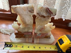 lot 4 image: Marbled Onyx Bookends