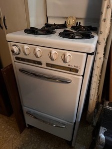 lot 133 image: Vintage Gas Stove Wedgewood Retro Classic Antique White Gas Range