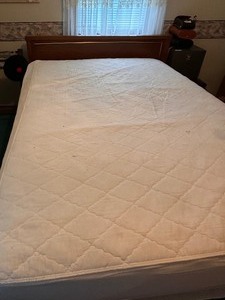 lot 94 image: Vintage Mid-Century Modern Full Size Bed Measuring