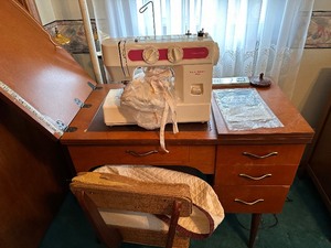 lot 97 image: Vintage Sewing Machine with cabinet