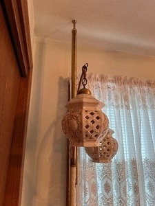 lot 98 image: Vintage Mid-Century Modern Tension Pole Lamp