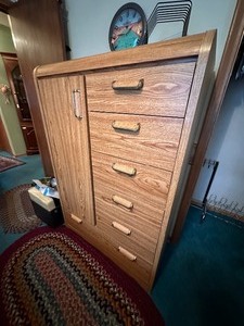 lot 100 image: Chest of DrawersDresser 36 X 18 X 55
