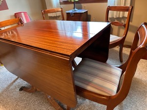 lot 103 image: Beautiful Drop-Leaf Table with Claw Foot and Extra Leaves and 4 Chairs