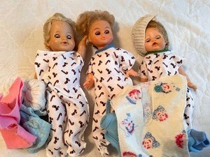 lot 81 image: 3 Vintage Dolls
