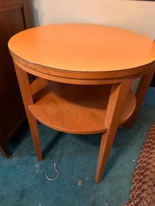 lot 85 image: Vintage Occasional End Table 22 Dia. X 28
