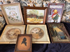 lot 30 image: Assorted wall art