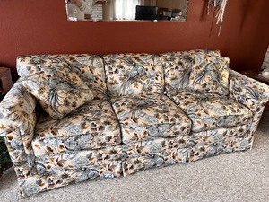 lot 33 image: Vintage Couch 80 by 36