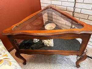 lot 35 image: French Design Corner Triangle Shaped VitrineDisplay Table Opens to Showcase Treasures 30 X 24